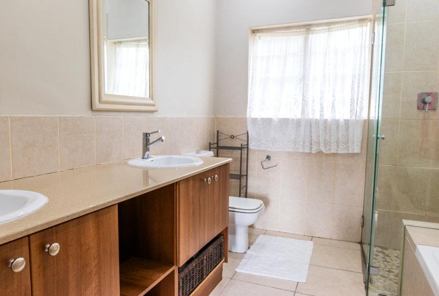 5 Bedroom Property for Sale in Milnerton Central Western Cape
